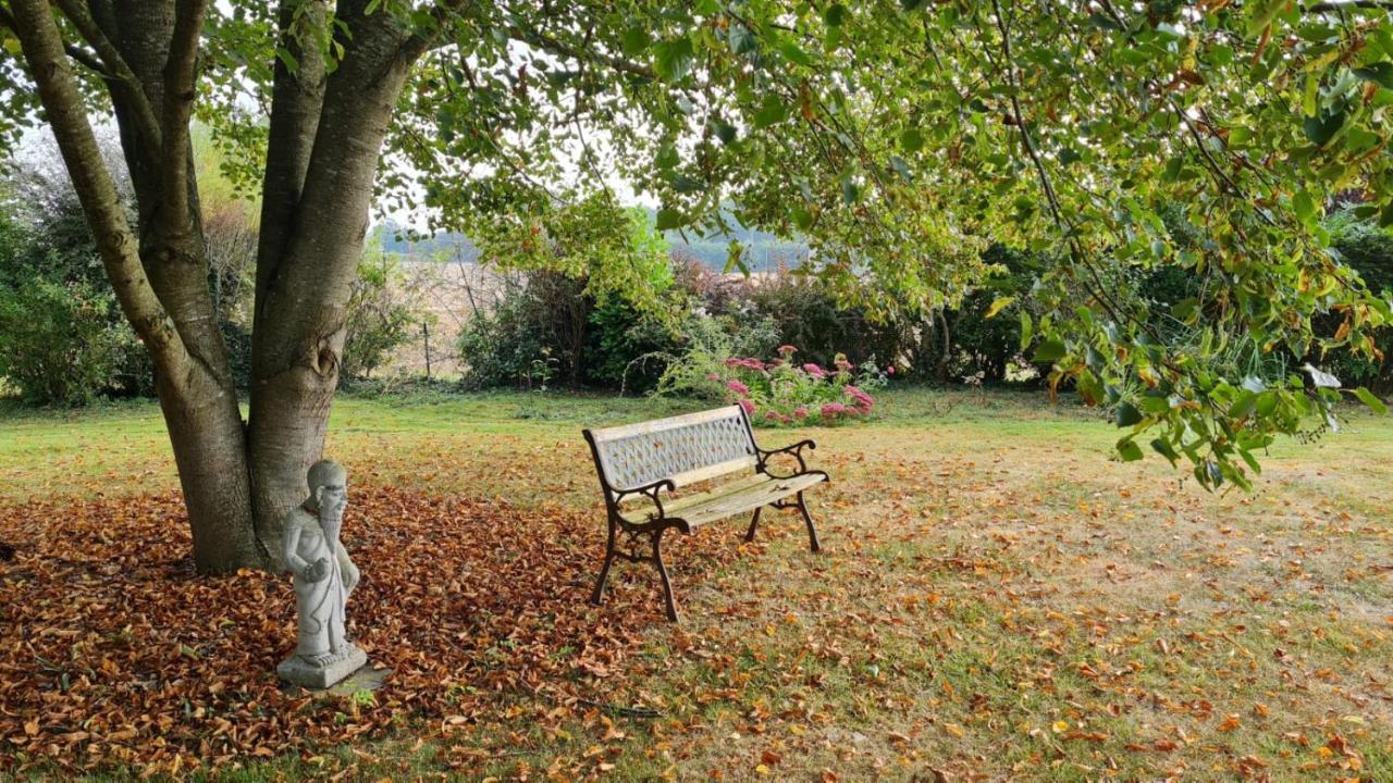 Les Berges De La Planchette Bed & Breakfast Yvignac-la-Tour Bagian luar foto