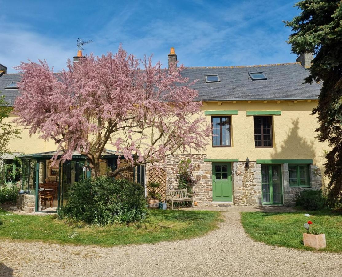 Les Berges De La Planchette Bed & Breakfast Yvignac-la-Tour Bagian luar foto
