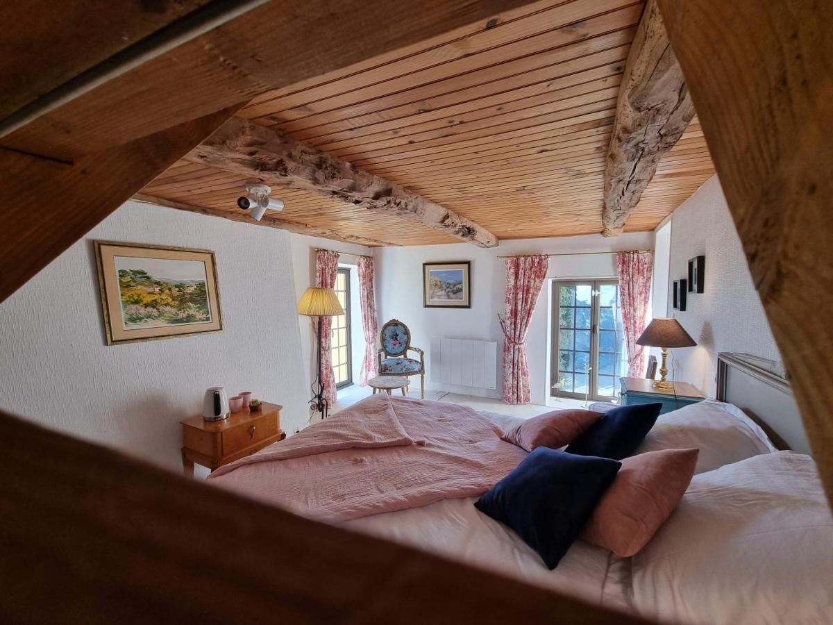 Les Berges De La Planchette Bed & Breakfast Yvignac-la-Tour Ruang foto