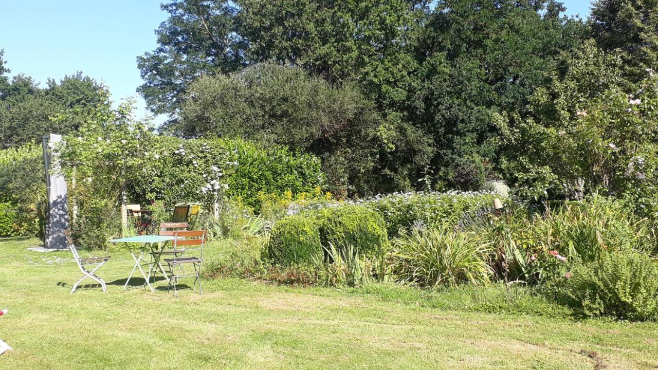 Les Berges De La Planchette Bed & Breakfast Yvignac-la-Tour Bagian luar foto
