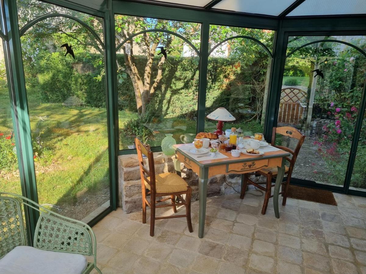 Les Berges De La Planchette Bed & Breakfast Yvignac-la-Tour Bagian luar foto