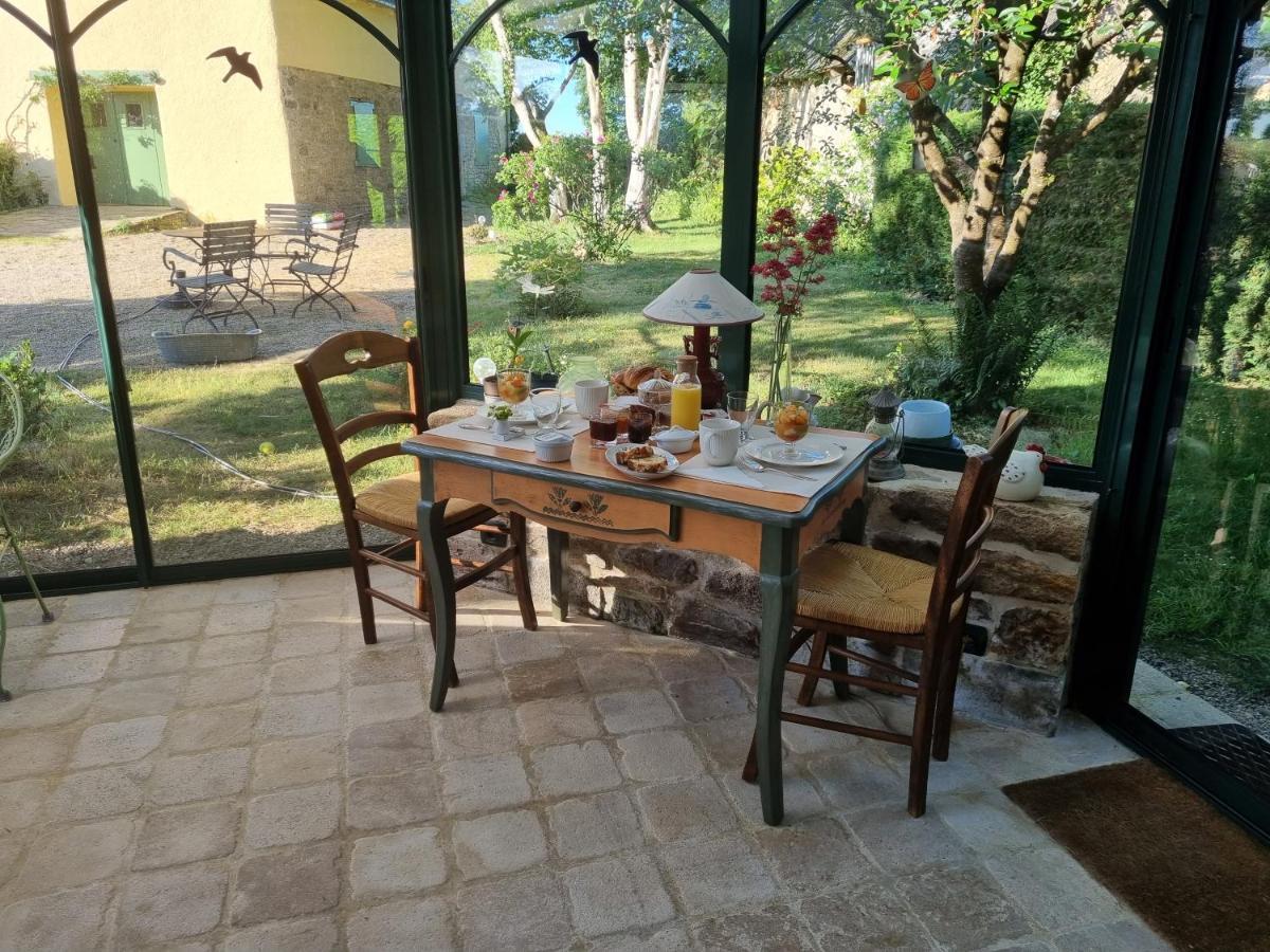 Les Berges De La Planchette Bed & Breakfast Yvignac-la-Tour Bagian luar foto